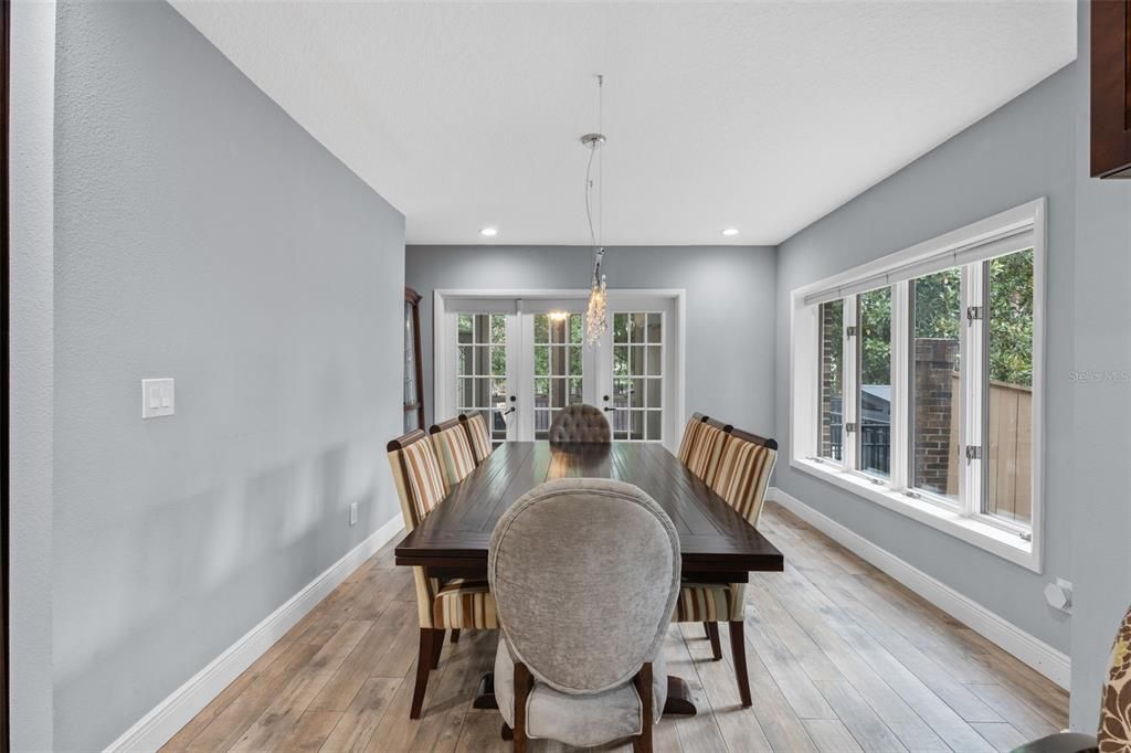 合同活跃: $799,900 (5 贝兹, 3 浴室, 3785 平方英尺)