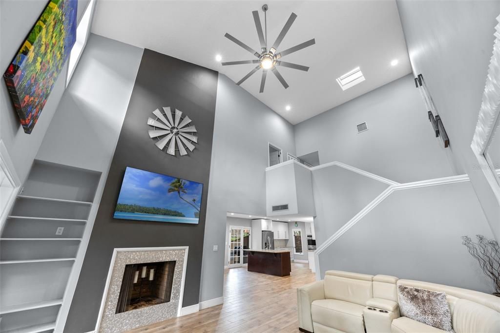 合同活跃: $799,900 (5 贝兹, 3 浴室, 3785 平方英尺)