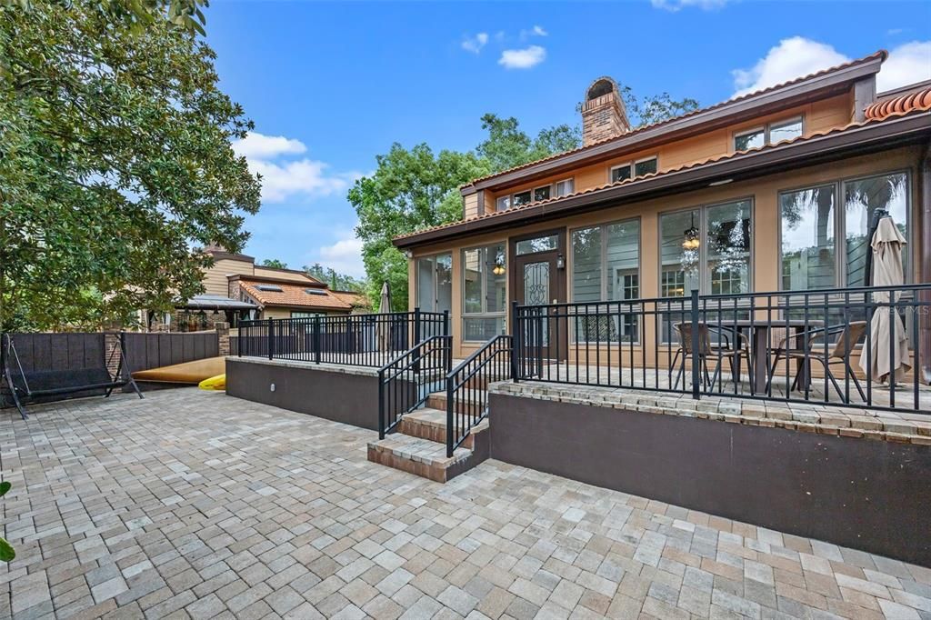 合同活跃: $799,900 (5 贝兹, 3 浴室, 3785 平方英尺)