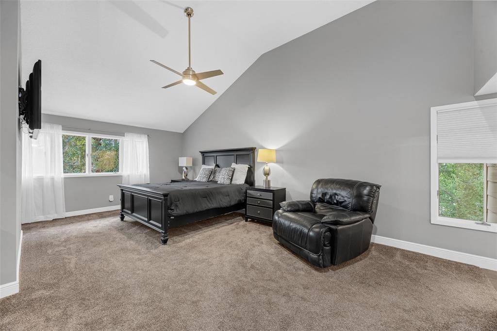 合同活跃: $799,900 (5 贝兹, 3 浴室, 3785 平方英尺)