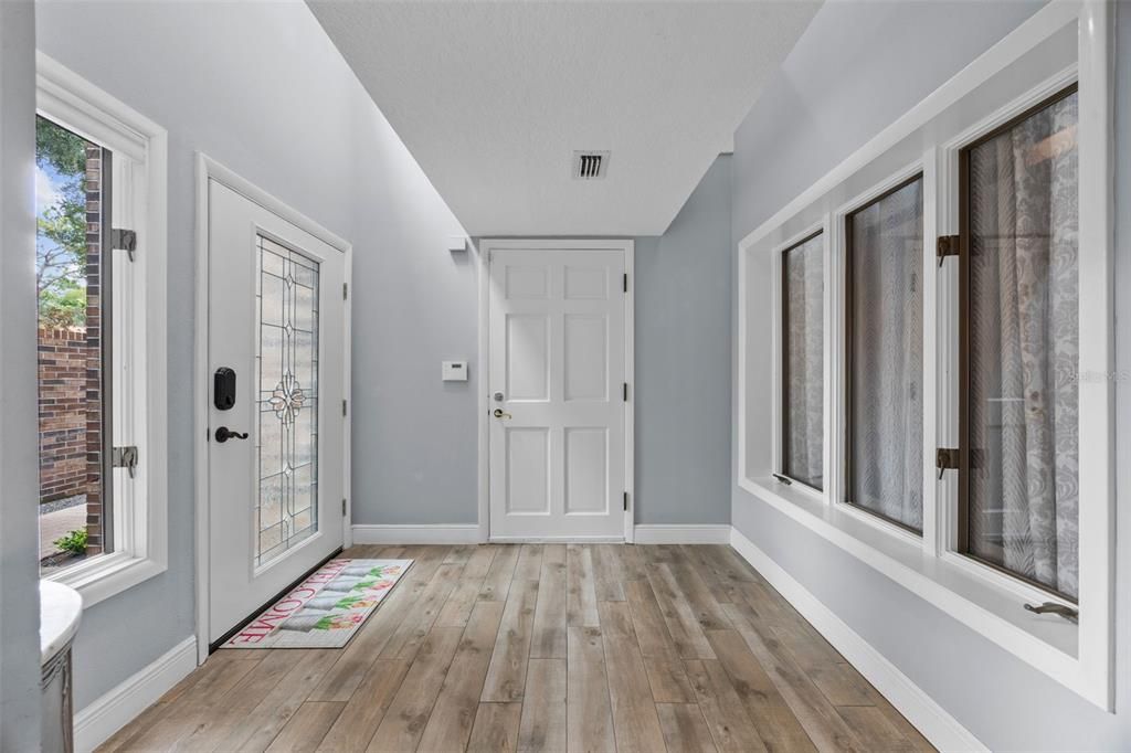 合同活跃: $799,900 (5 贝兹, 3 浴室, 3785 平方英尺)