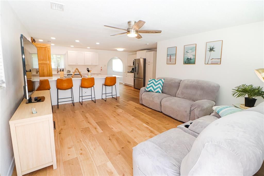 Activo con contrato: $399,000 (3 camas, 2 baños, 1442 Pies cuadrados)