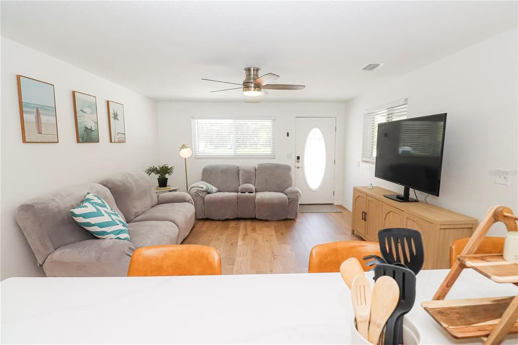 Activo con contrato: $399,000 (3 camas, 2 baños, 1442 Pies cuadrados)