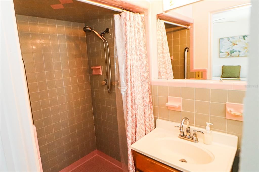 Activo con contrato: $399,000 (3 camas, 2 baños, 1442 Pies cuadrados)