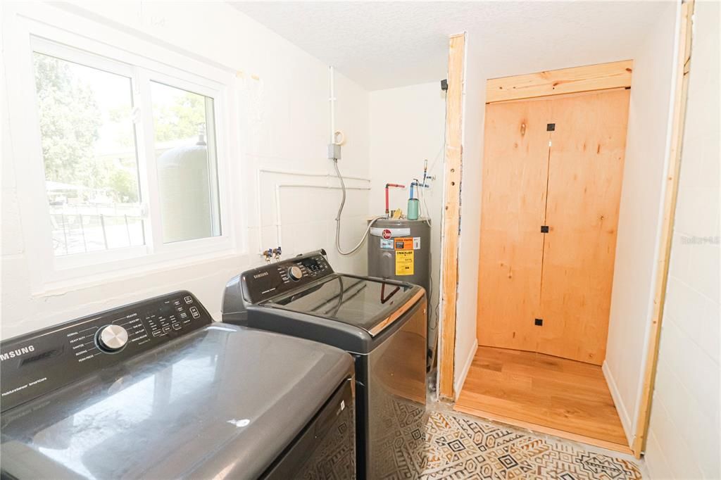 Activo con contrato: $399,000 (3 camas, 2 baños, 1442 Pies cuadrados)