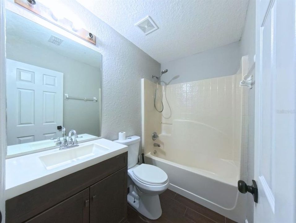 Activo con contrato: $299,999 (3 camas, 2 baños, 1362 Pies cuadrados)