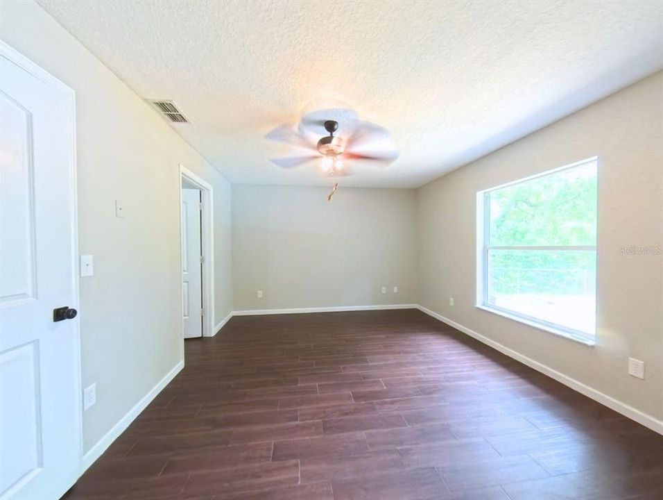 Activo con contrato: $299,999 (3 camas, 2 baños, 1362 Pies cuadrados)