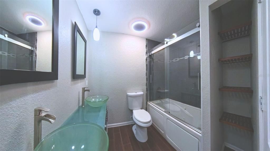 Activo con contrato: $299,999 (3 camas, 2 baños, 1362 Pies cuadrados)