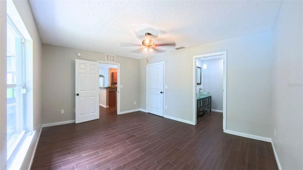 Activo con contrato: $299,999 (3 camas, 2 baños, 1362 Pies cuadrados)