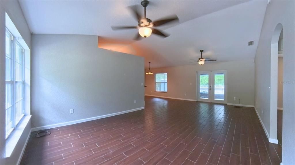 Activo con contrato: $299,999 (3 camas, 2 baños, 1362 Pies cuadrados)