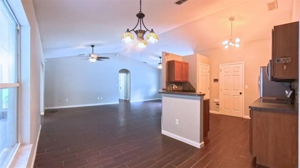 Activo con contrato: $299,999 (3 camas, 2 baños, 1362 Pies cuadrados)