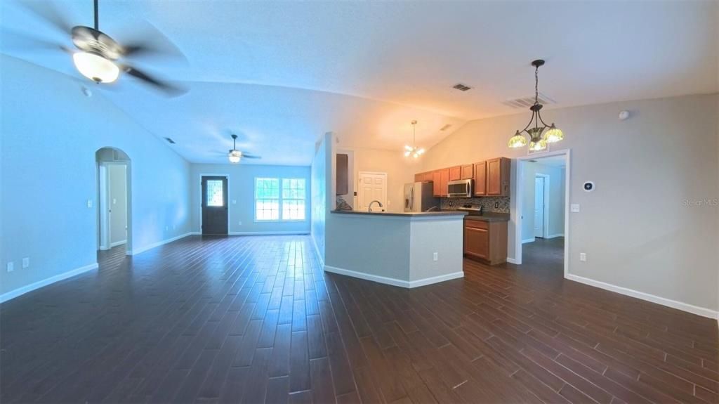 Activo con contrato: $299,999 (3 camas, 2 baños, 1362 Pies cuadrados)