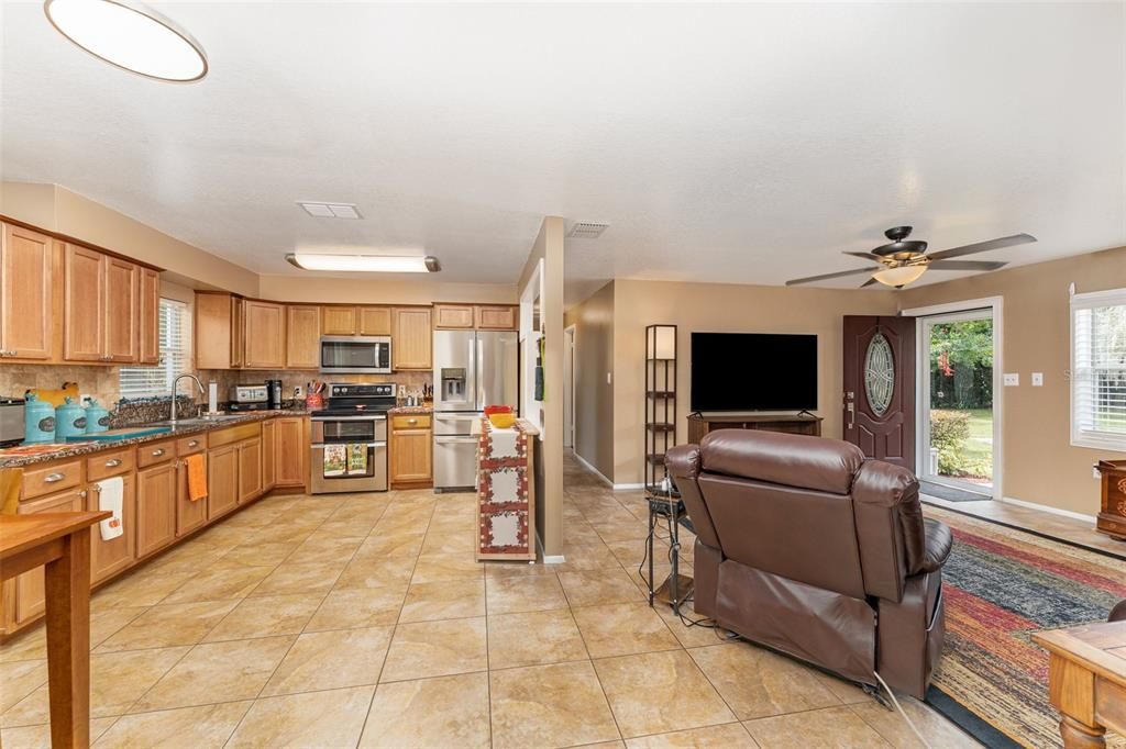 待售: $350,000 (3 贝兹, 2 浴室, 1600 平方英尺)