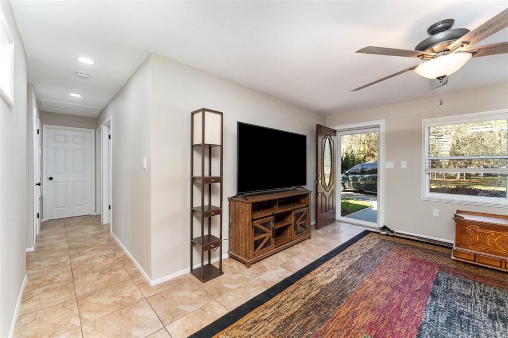 待售: $350,000 (3 贝兹, 2 浴室, 1600 平方英尺)