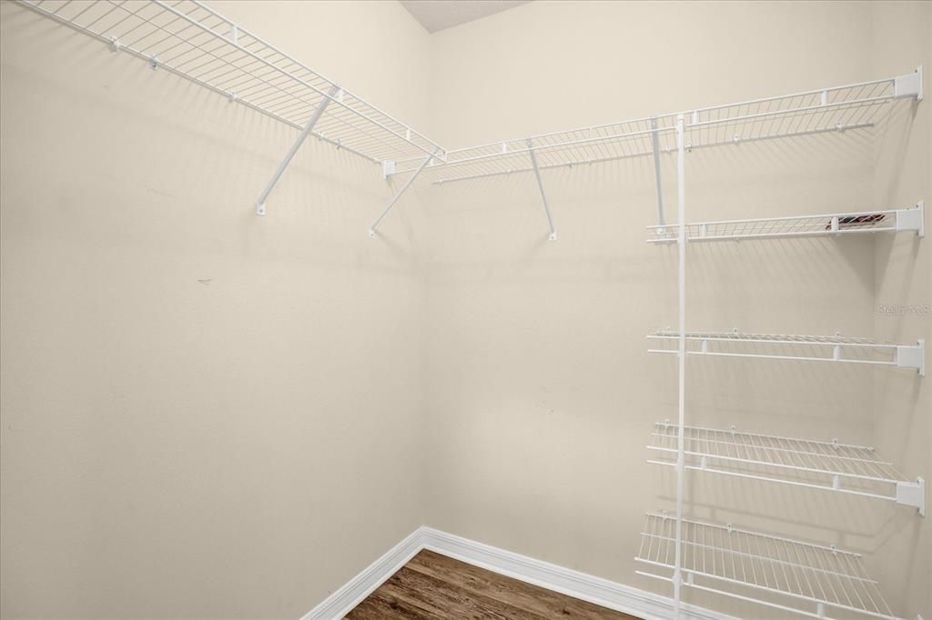 合同活跃: $405,000 (3 贝兹, 2 浴室, 1758 平方英尺)