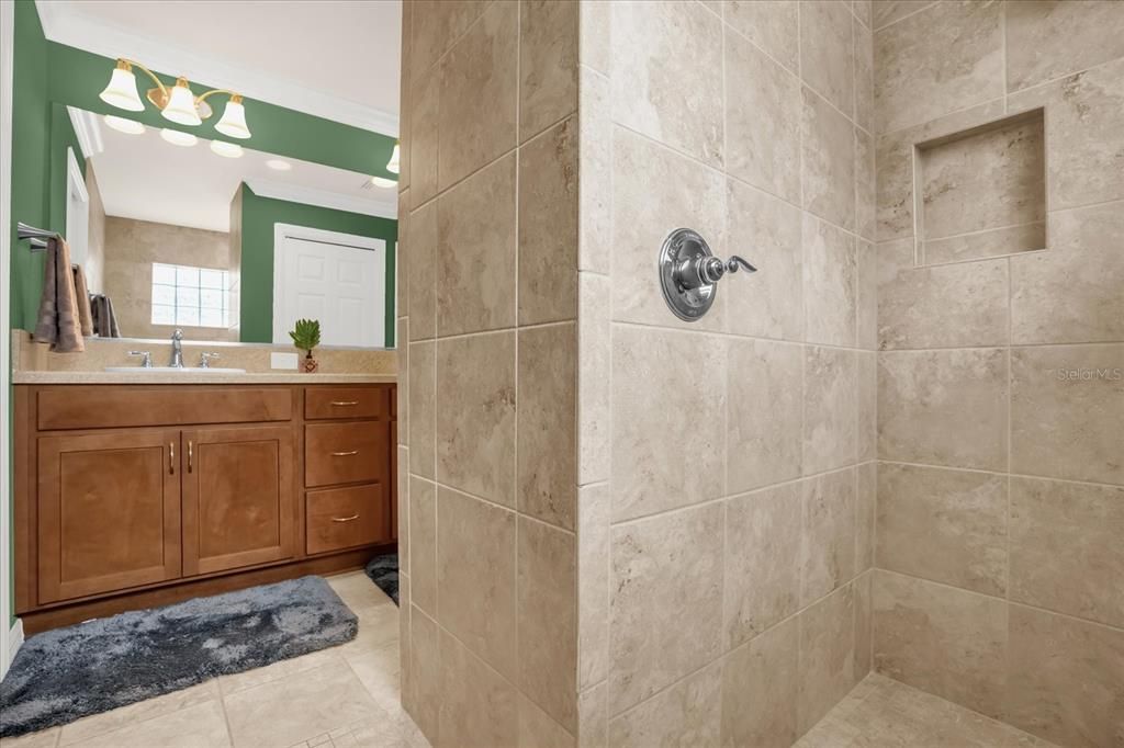 合同活跃: $405,000 (3 贝兹, 2 浴室, 1758 平方英尺)