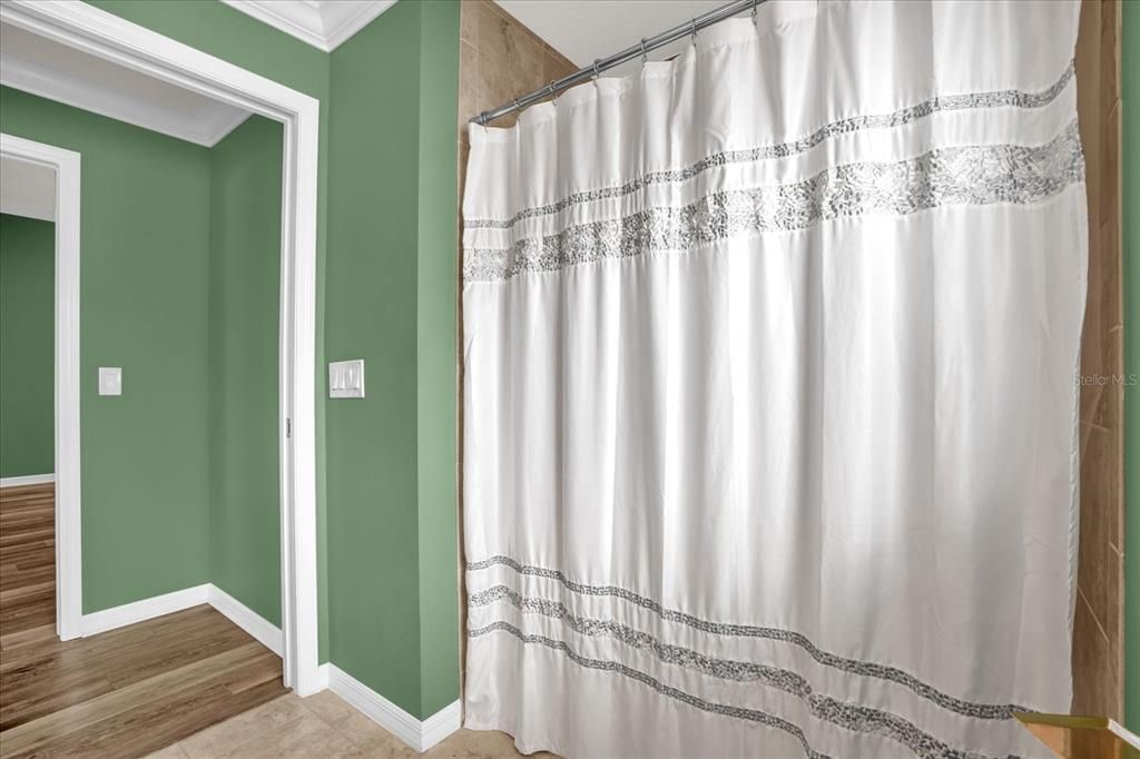 合同活跃: $405,000 (3 贝兹, 2 浴室, 1758 平方英尺)