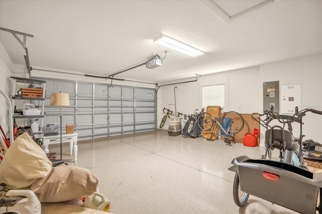 合同活跃: $405,000 (3 贝兹, 2 浴室, 1758 平方英尺)