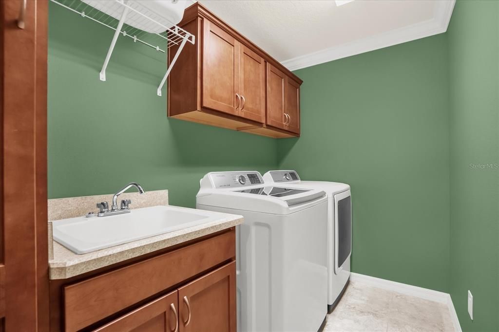 合同活跃: $405,000 (3 贝兹, 2 浴室, 1758 平方英尺)