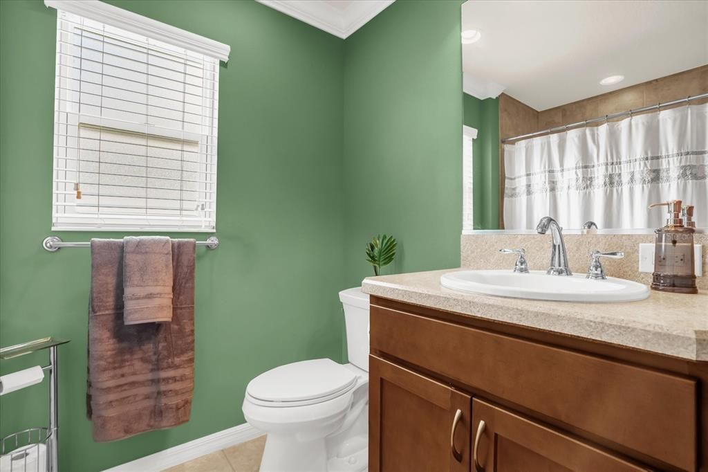 合同活跃: $405,000 (3 贝兹, 2 浴室, 1758 平方英尺)