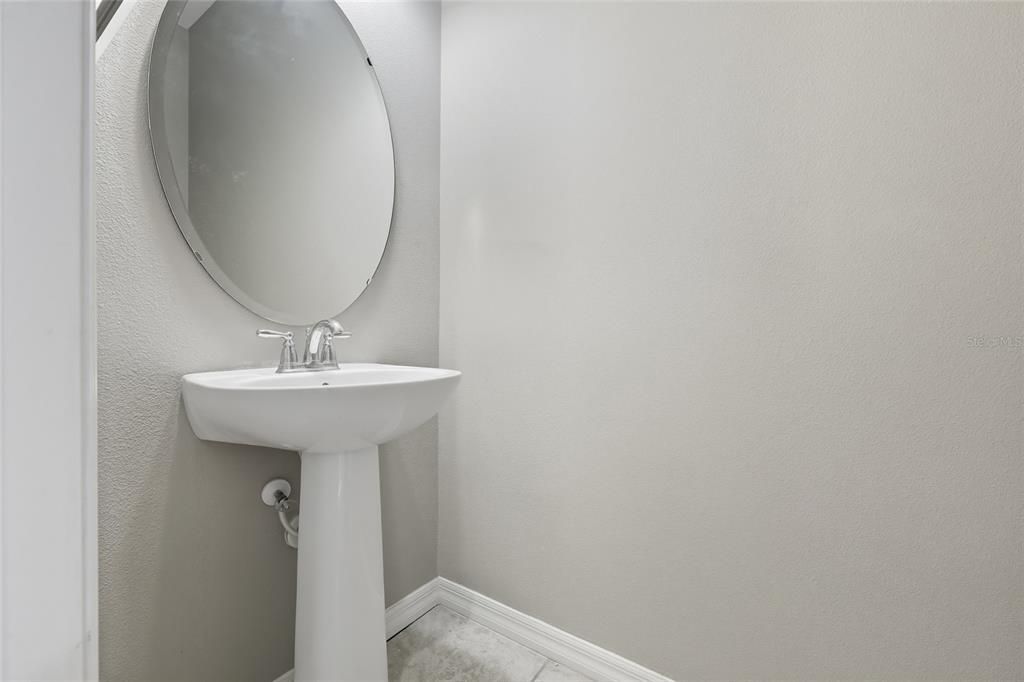 Activo con contrato: $650,000 (4 camas, 3 baños, 3282 Pies cuadrados)