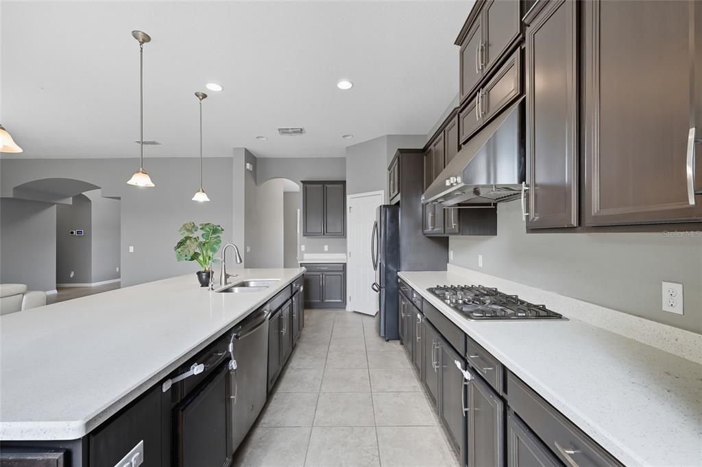 Activo con contrato: $650,000 (4 camas, 3 baños, 3282 Pies cuadrados)