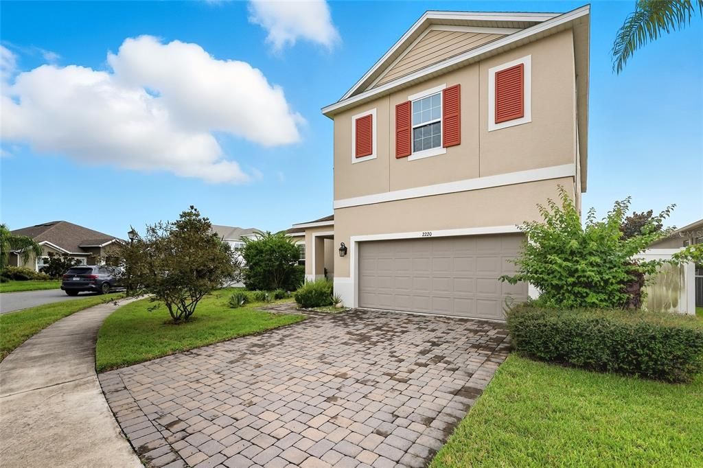 Activo con contrato: $650,000 (4 camas, 3 baños, 3282 Pies cuadrados)