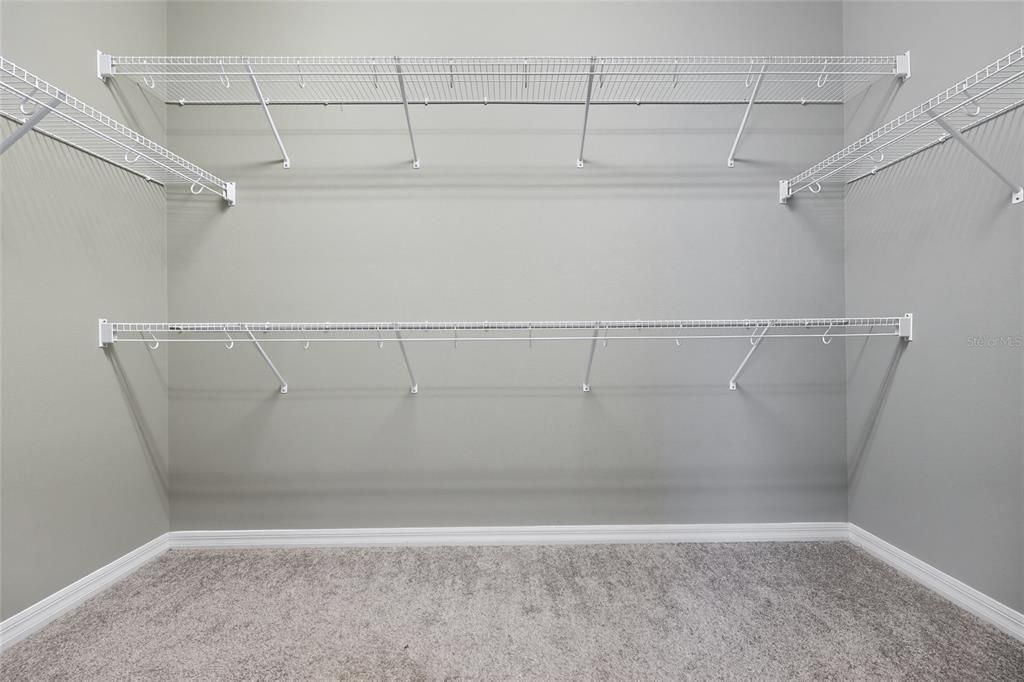 Activo con contrato: $650,000 (4 camas, 3 baños, 3282 Pies cuadrados)