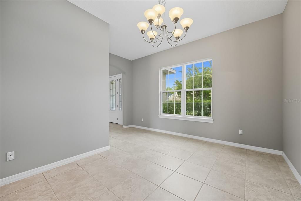 Activo con contrato: $650,000 (4 camas, 3 baños, 3282 Pies cuadrados)