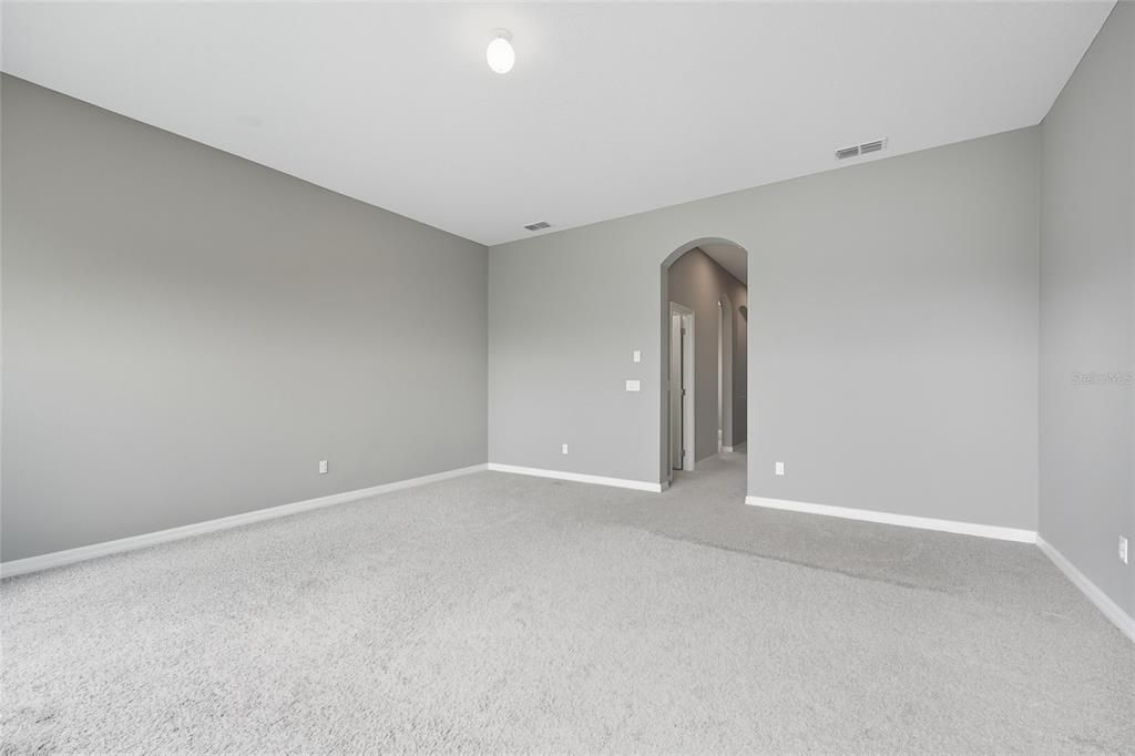 Activo con contrato: $650,000 (4 camas, 3 baños, 3282 Pies cuadrados)