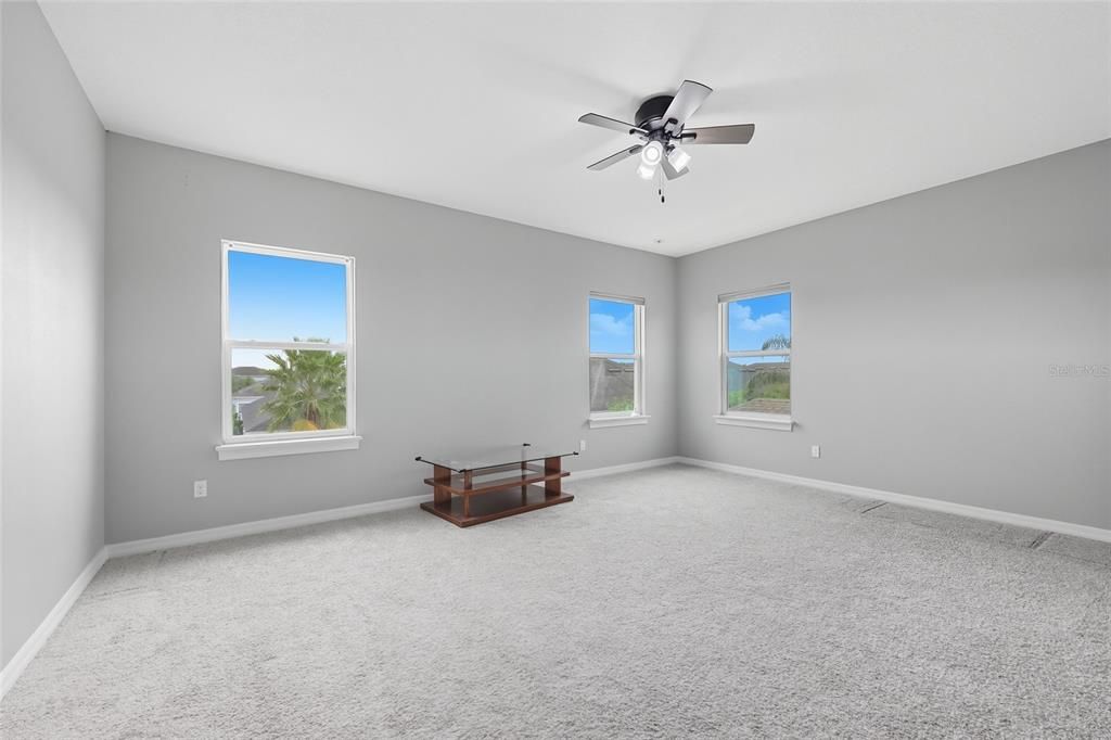 Activo con contrato: $650,000 (4 camas, 3 baños, 3282 Pies cuadrados)