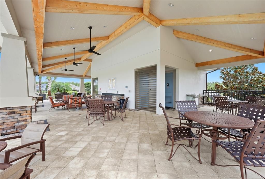 Activo con contrato: $650,000 (4 camas, 3 baños, 3282 Pies cuadrados)