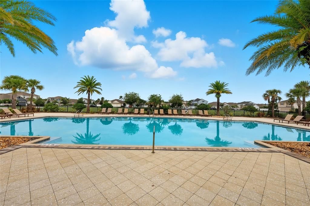 Activo con contrato: $650,000 (4 camas, 3 baños, 3282 Pies cuadrados)