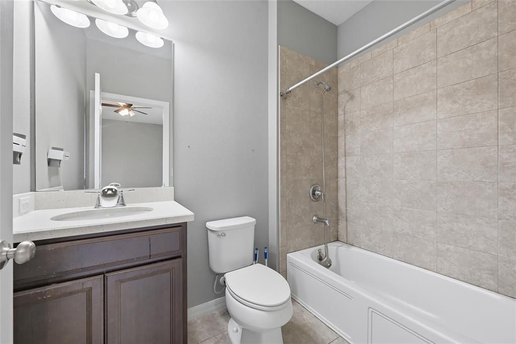 Activo con contrato: $650,000 (4 camas, 3 baños, 3282 Pies cuadrados)