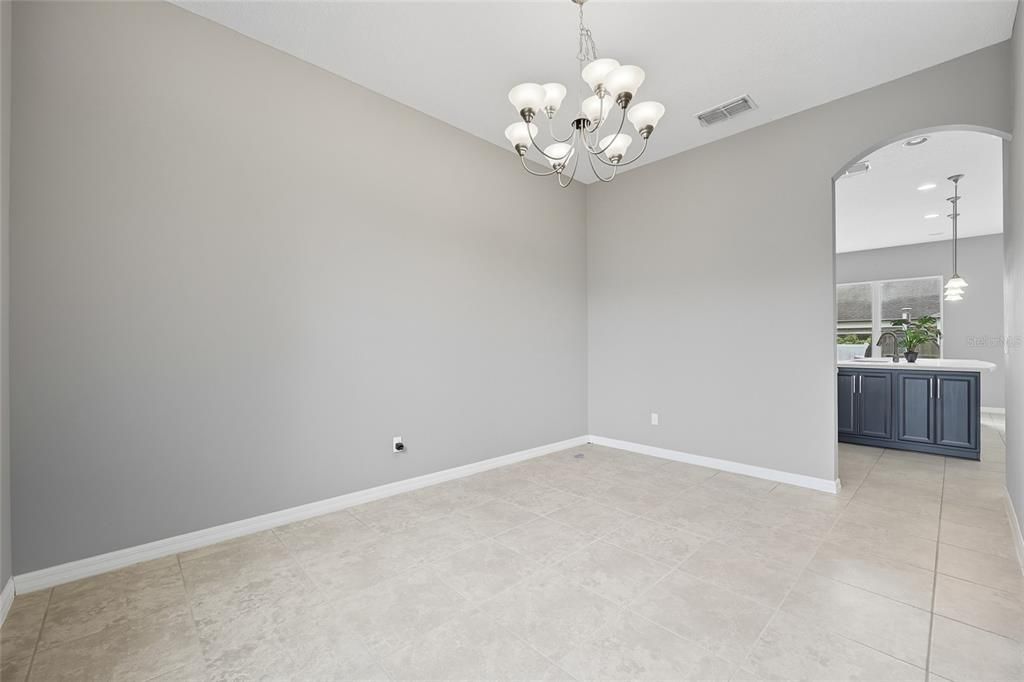 Activo con contrato: $650,000 (4 camas, 3 baños, 3282 Pies cuadrados)