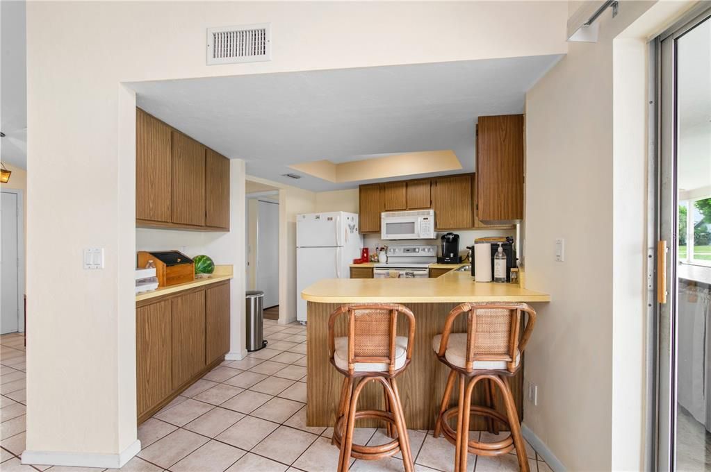 合同活跃: $298,000 (3 贝兹, 2 浴室, 1477 平方英尺)