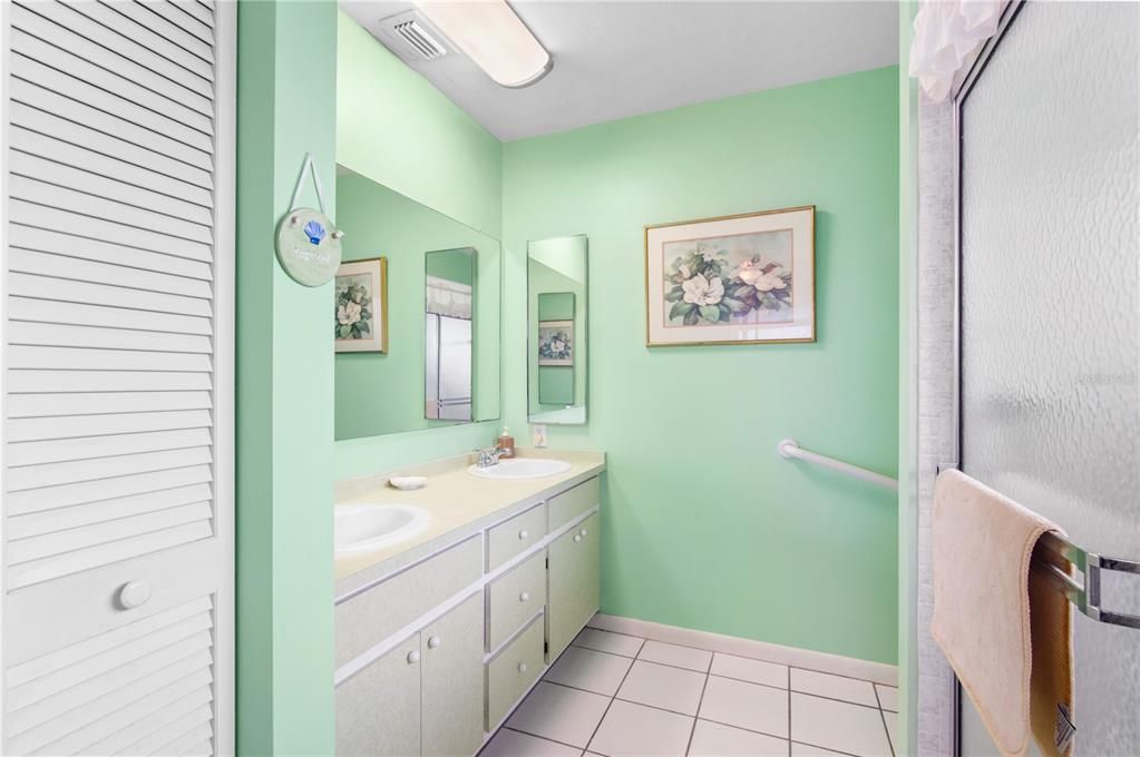 合同活跃: $298,000 (3 贝兹, 2 浴室, 1477 平方英尺)