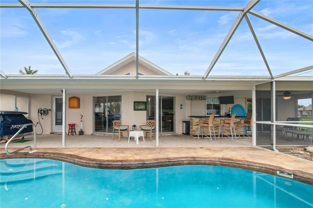 合同活跃: $298,000 (3 贝兹, 2 浴室, 1477 平方英尺)