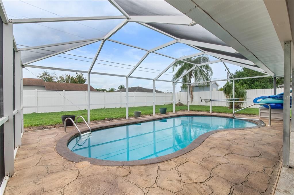 合同活跃: $298,000 (3 贝兹, 2 浴室, 1477 平方英尺)