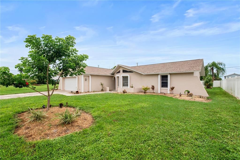 合同活跃: $298,000 (3 贝兹, 2 浴室, 1477 平方英尺)