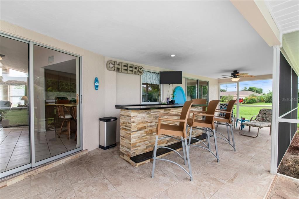 合同活跃: $298,000 (3 贝兹, 2 浴室, 1477 平方英尺)