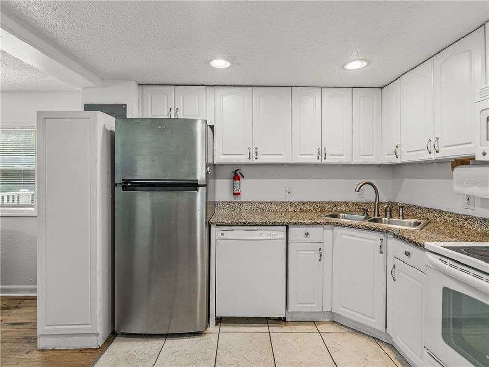 На продажу: $649,000 (3 спален, 2 ванн, 1461 Квадратных фут)