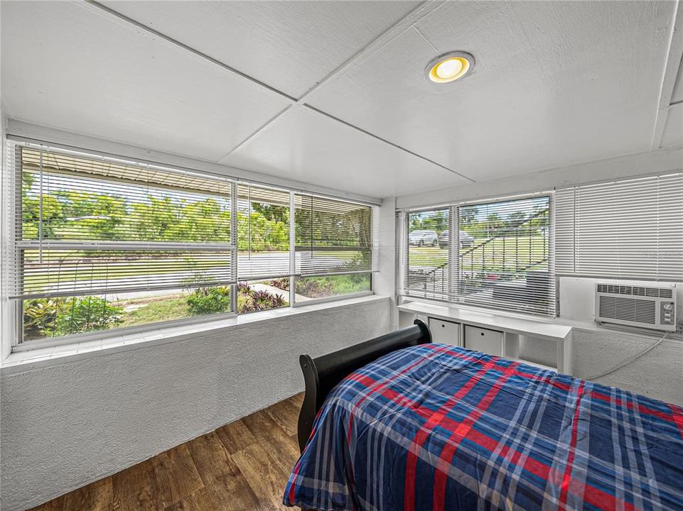 На продажу: $649,000 (3 спален, 2 ванн, 1461 Квадратных фут)