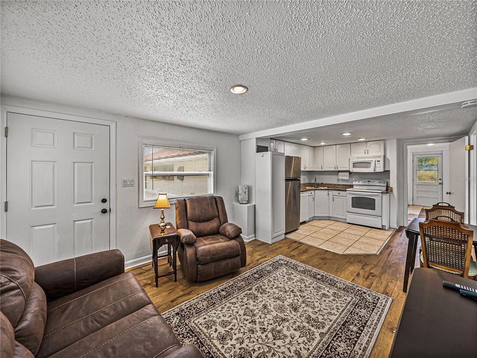 На продажу: $649,000 (3 спален, 2 ванн, 1461 Квадратных фут)