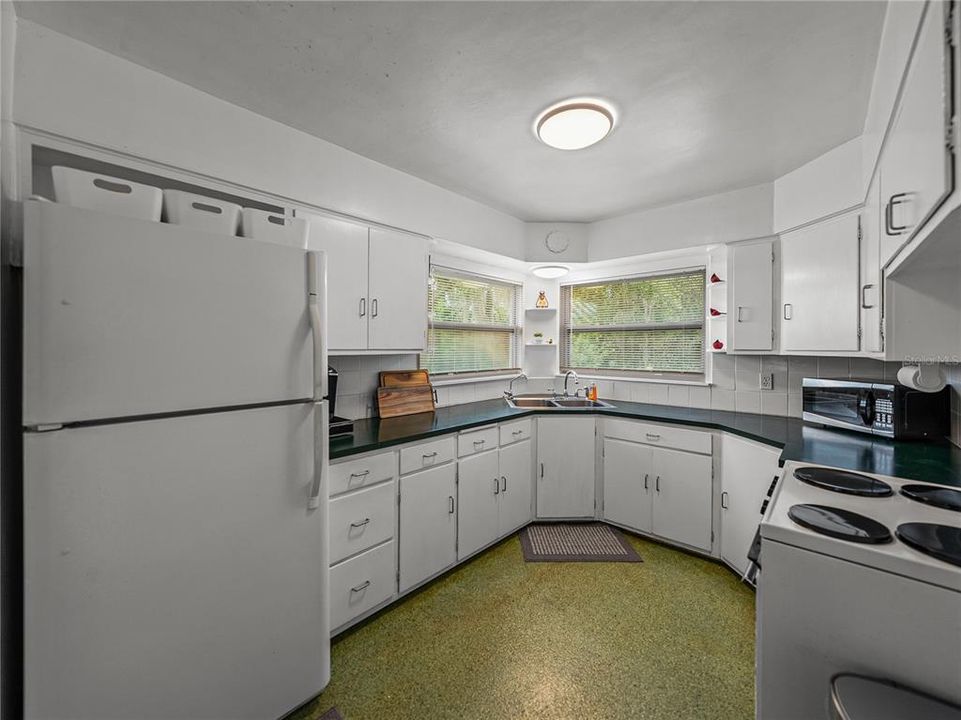 На продажу: $649,000 (3 спален, 2 ванн, 1461 Квадратных фут)