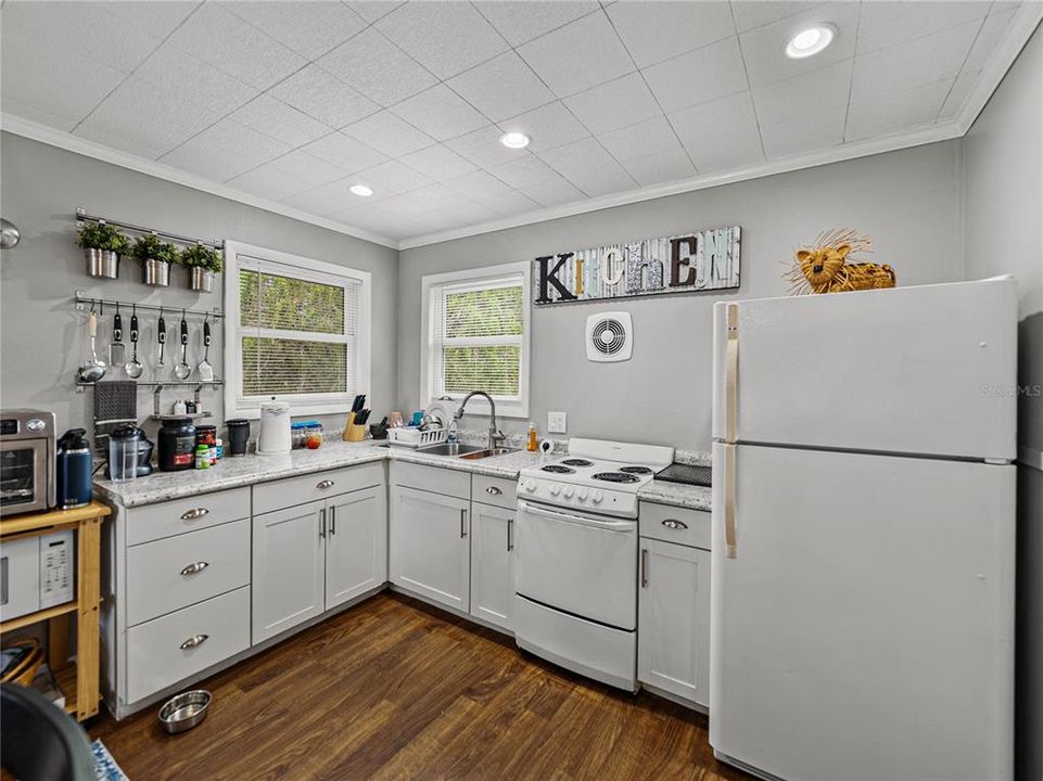 На продажу: $649,000 (3 спален, 2 ванн, 1461 Квадратных фут)