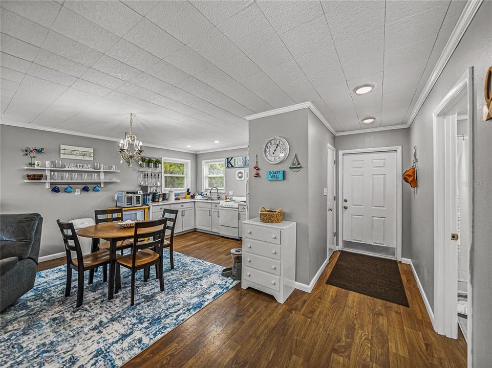 На продажу: $649,000 (3 спален, 2 ванн, 1461 Квадратных фут)