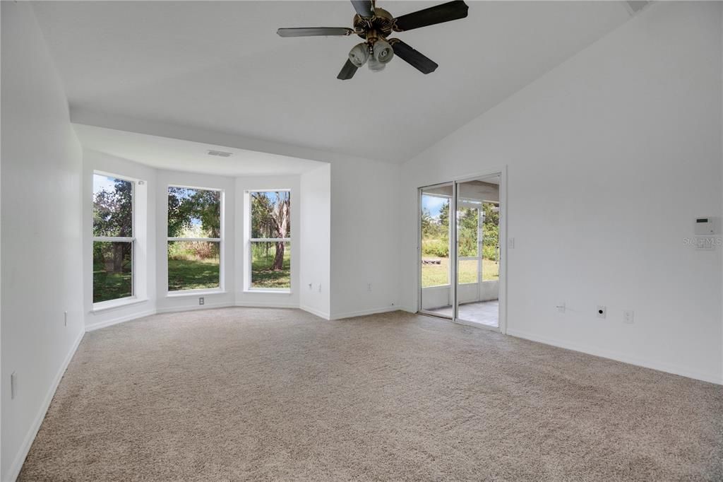 合同活跃: $395,000 (4 贝兹, 2 浴室, 2397 平方英尺)