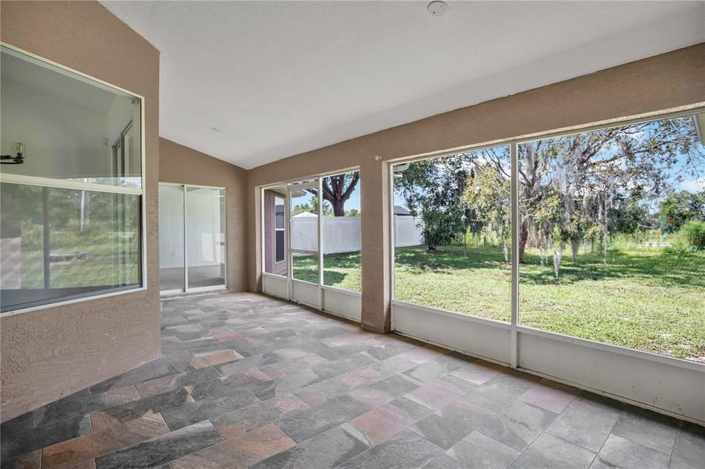 合同活跃: $395,000 (4 贝兹, 2 浴室, 2397 平方英尺)