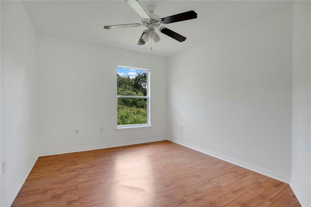 合同活跃: $395,000 (4 贝兹, 2 浴室, 2397 平方英尺)